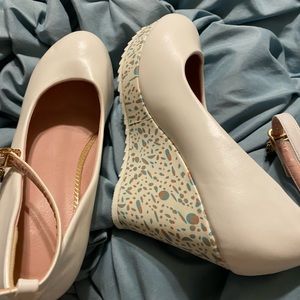 Never before worn wedges w adjustable ankle ties n a dangling rhinestone size 38